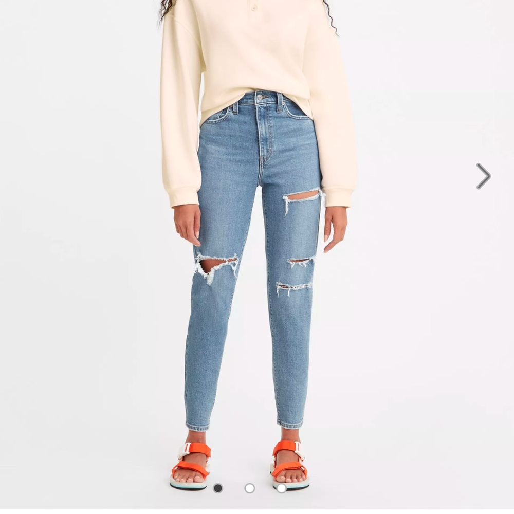 Levi’s High Waisted Mom Jean!
